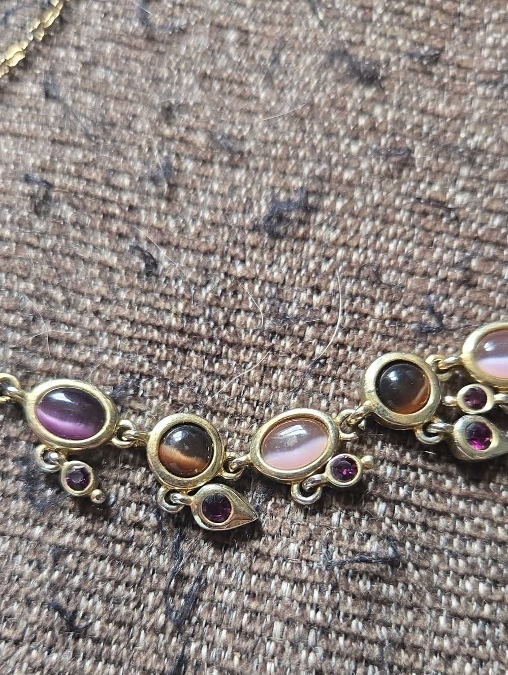 Vintage Gold Tone Necklace with Purple and Pink Cat Eye Stones 90s 💫 - Picture 3 of 5